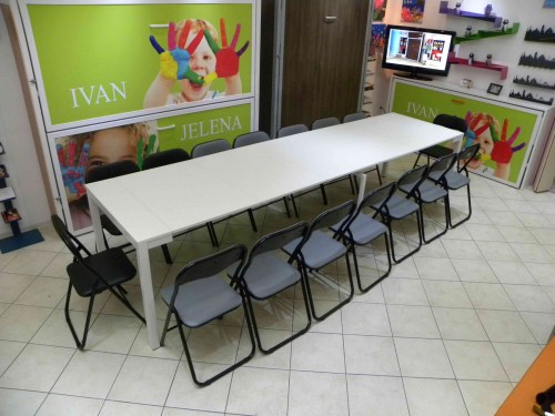 Potpuno otvoren sto je dimenzija 350x90 cm